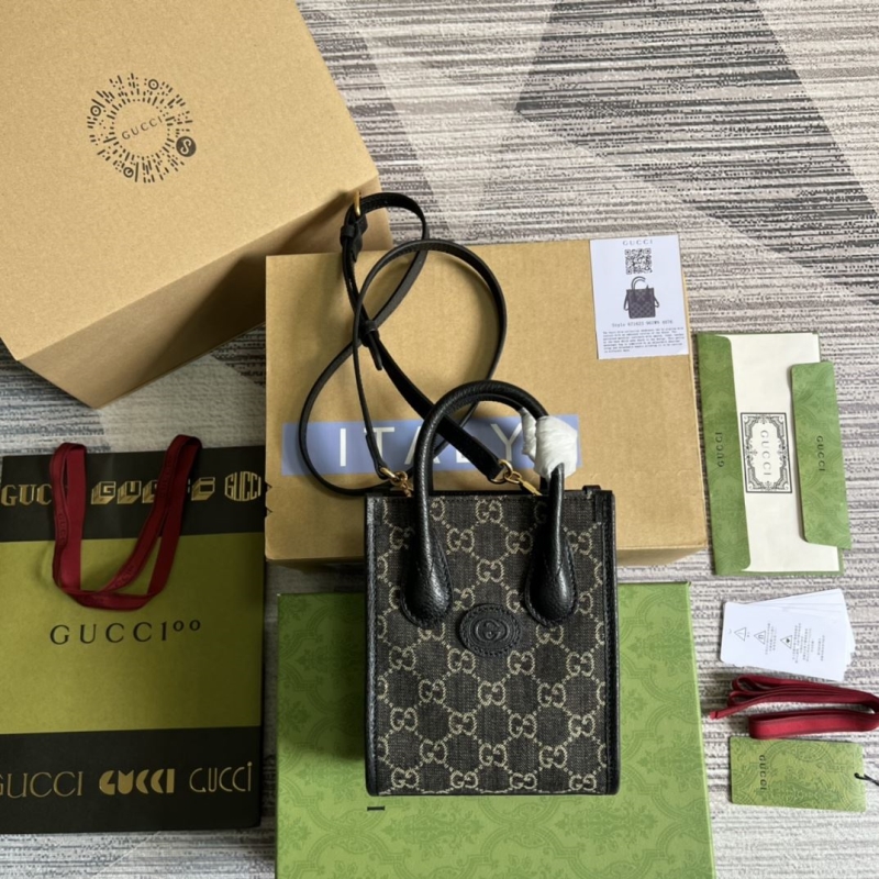 G*u*i shopping bags